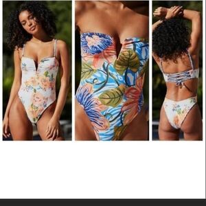 Maaji women's reversible swimsuit. Can be strapless or with straps.